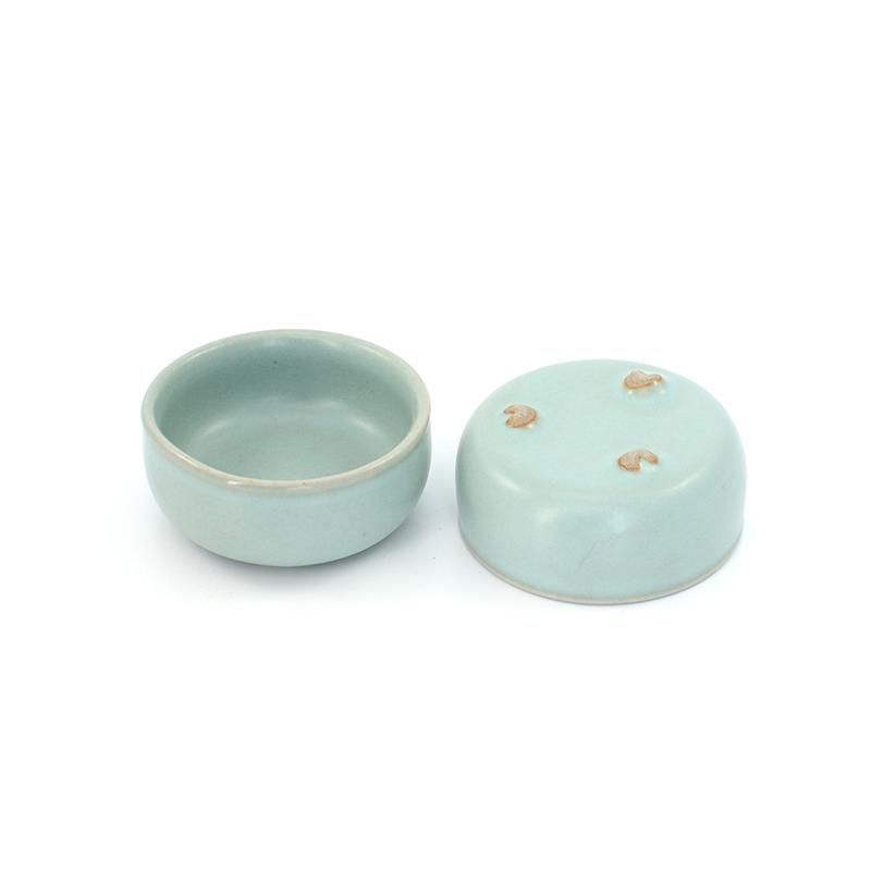 Green Ruyao Ceramic Three Footed Teacup